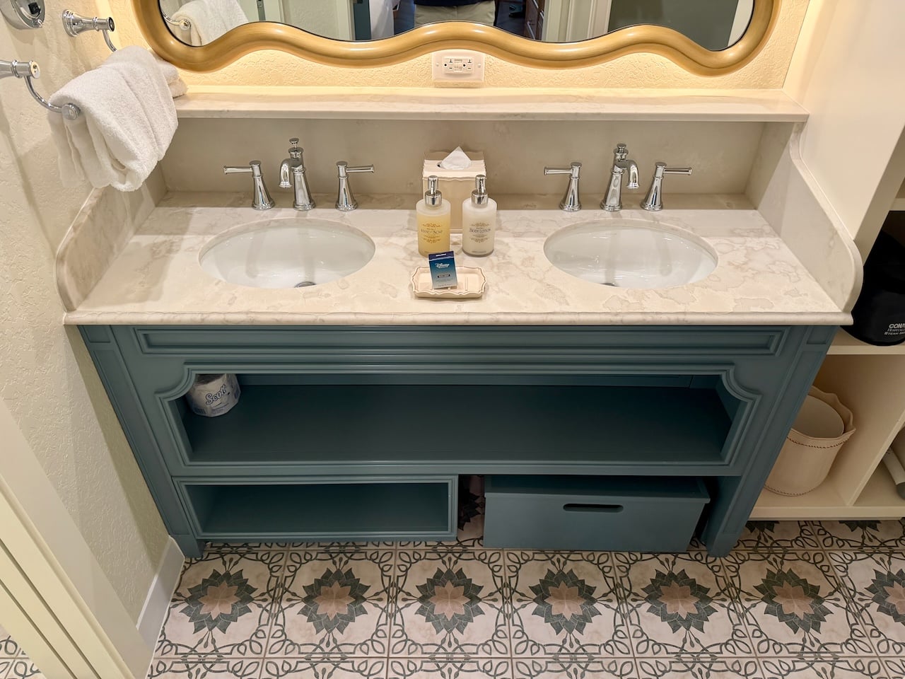 Royal Guest Room bathroom and vanity area
