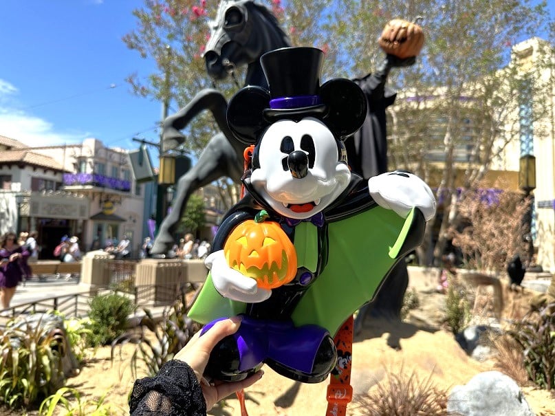 IMG_8399 | WDWINFO.COM New Disneyland Halloween 2026 Foods You Need to Try IMG_8399 vampire mickey popcorn bucket