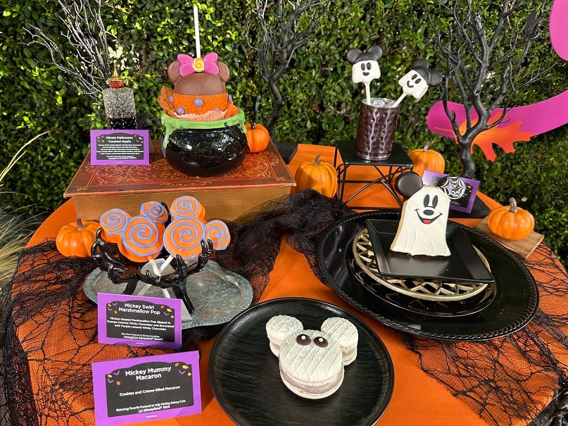 IMG_8905 | WDWINFO.COM New Disneyland Halloween 2026 Foods You Need to Try IMG_8905 Marshmallow Mummy Macaron