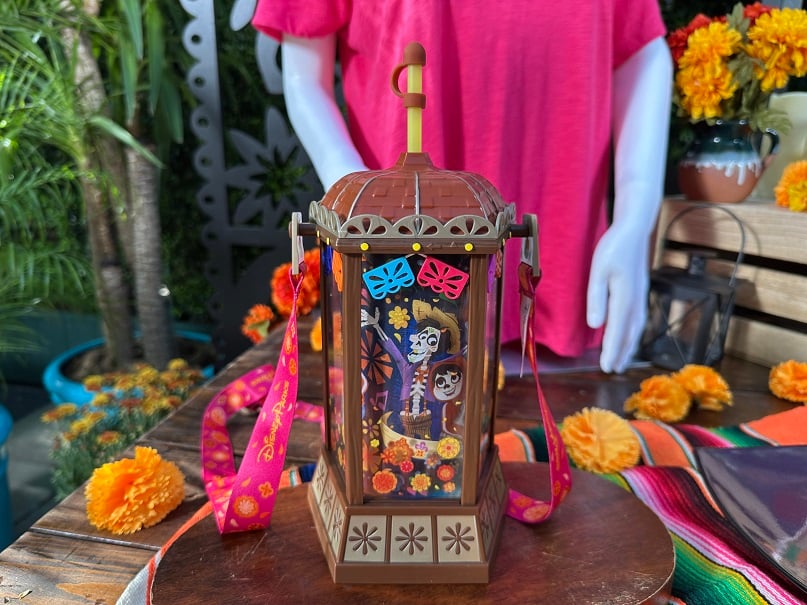 IMG_8941 | WDWINFO.COM New Disneyland Halloween 2026 Foods You Need to Try IMG_8941 plaza de la familia