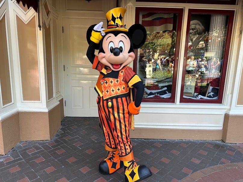 IMG_9073 | WDWINFO.COM Disneyland Halloween 2026: New Mickey and Friends Costumes IMG_9073 mickey