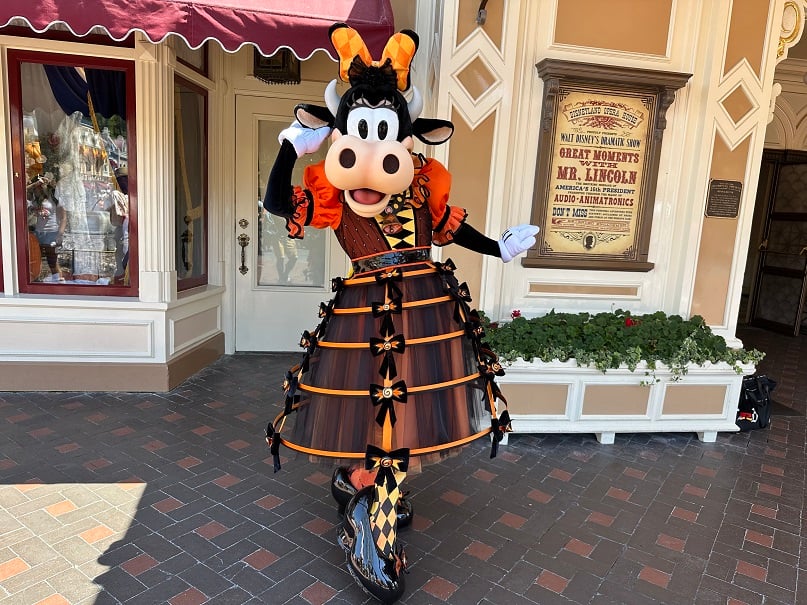 IMG_9128 | WDWINFO.COM Disneyland Halloween 2026: New Mickey and Friends Costumes IMG_9128 clarabelle