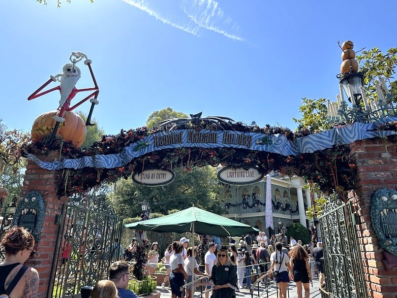IMG_9204 | WDWINFO.COM Disneyland Halloween 2026: New Entertainment You Need to See IMG_9204 haunted mansion