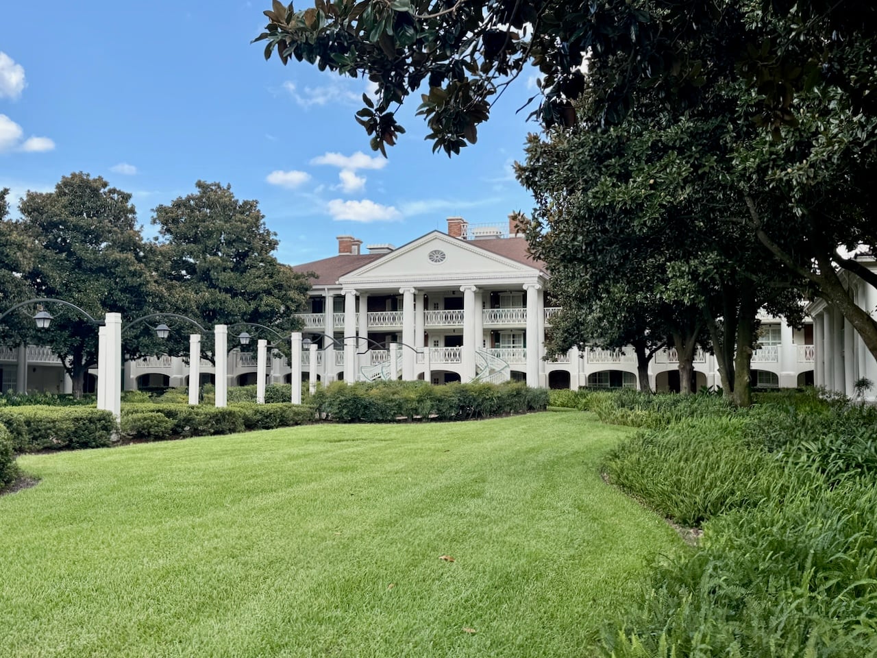Magnolia Terrace mansion building in Magnolia Bend