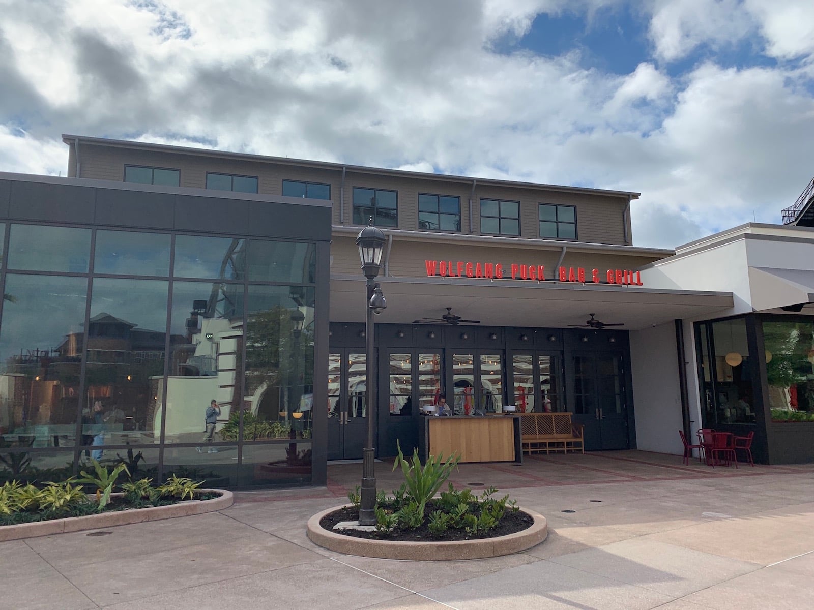 Is Wolfgang Puck Bar & Grill Closing at Disney Springs? wolfgangpuck