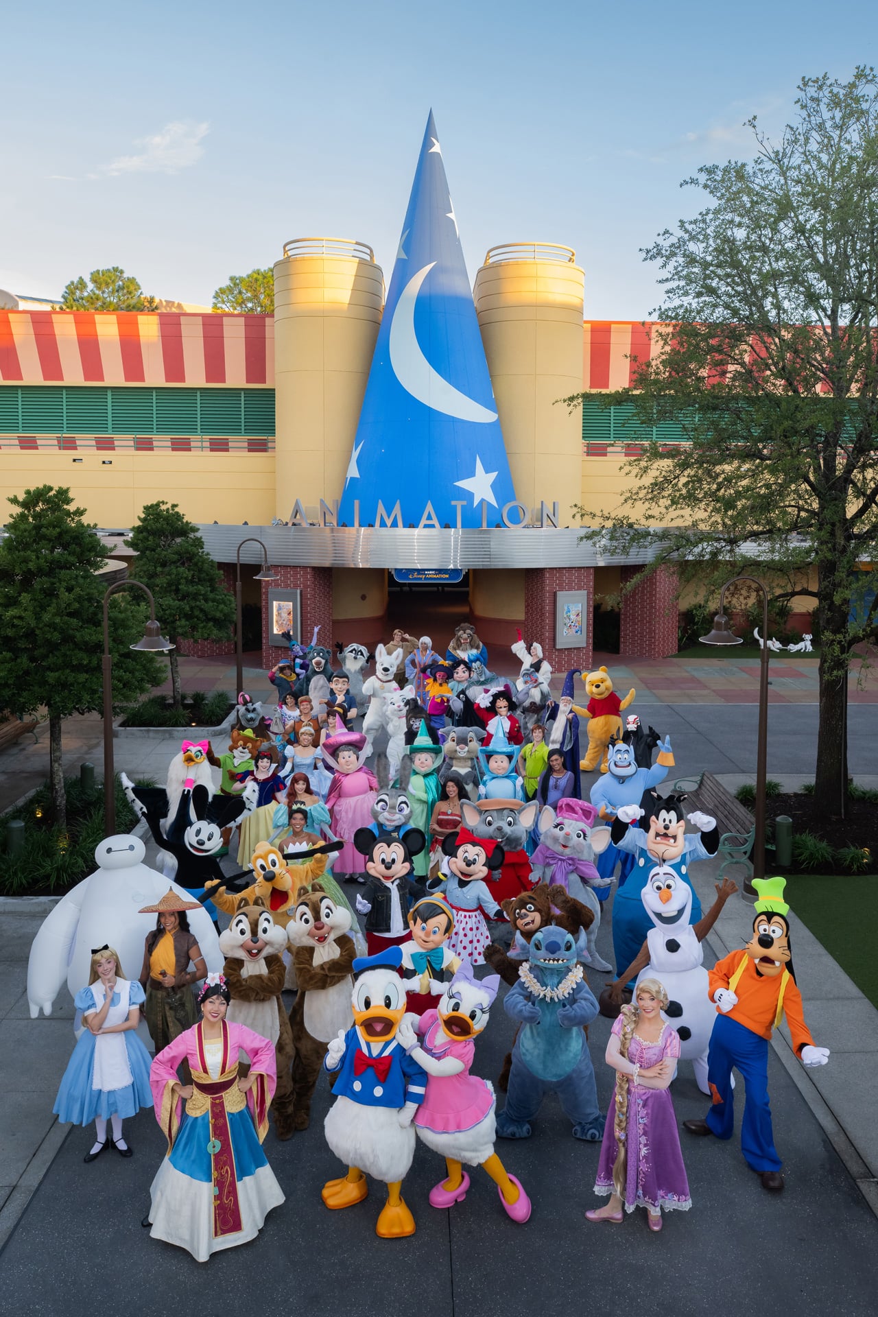 CharacterGroupPhoto_TheMagicofDisneyAnimation-dhs | WDWINFO.COM 60 Disney Characters Celebrate a BIG Hollywood Studios Opening CharacterGroupPhoto_TheMagicofDisneyAnimation-dhs
