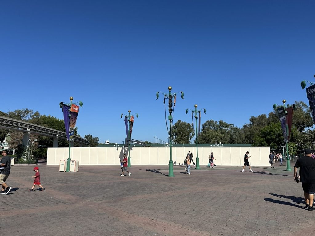IMG_0497 | WDWINFO.COM New at Disneyland: Coco Sipper, Japan Plush & Construction IMG_0497 tickets booth