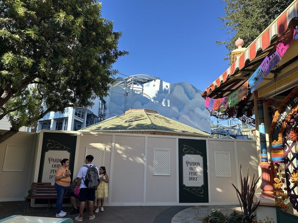 IMG_0527 | WDWINFO.COM New at Disneyland: Coco Sipper, Japan Plush & Construction IMG_0527 paradise garden grill