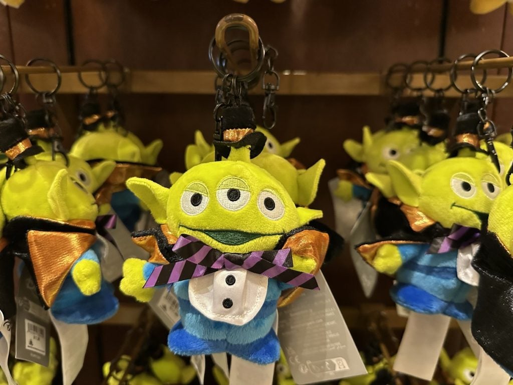IMG_0591 | WDWINFO.COM New at Disneyland: Coco Sipper, Japan Plush & Construction IMG_0591 japan plush keychain