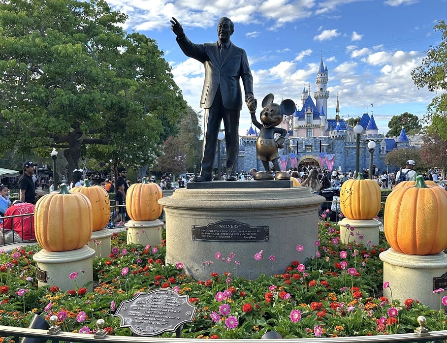 IMG_0645 | WDWINFO.COM New at Disneyland: Coco Sipper, Japan Plush & Construction IMG_0645 disneyland