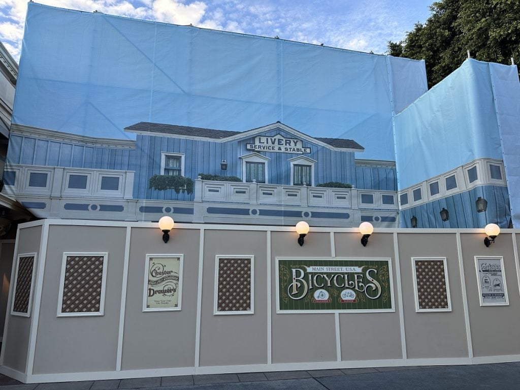 IMG_0668 | WDWINFO.COM New at Disneyland: Coco Sipper, Japan Plush & Construction IMG_0668 town square