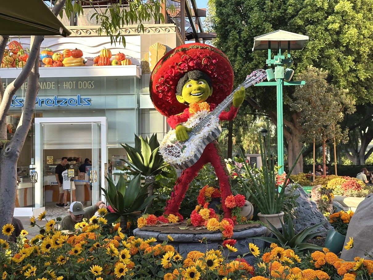 Hispanic Heritage Month: New Downtown Disney Displays IMG_1469