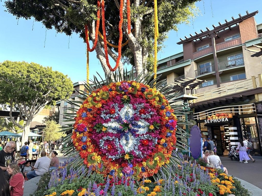 IMG_1477 | WDWINFO.COM Hispanic Heritage Month: New Downtown Disney Displays IMG_1477 encanto