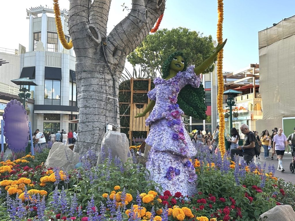IMG_1483 | WDWINFO.COM Hispanic Heritage Month: New Downtown Disney Displays IMG_1483 isabela