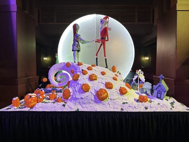New Nightmare Before Christmas Display at Grand Californian IMG_3230