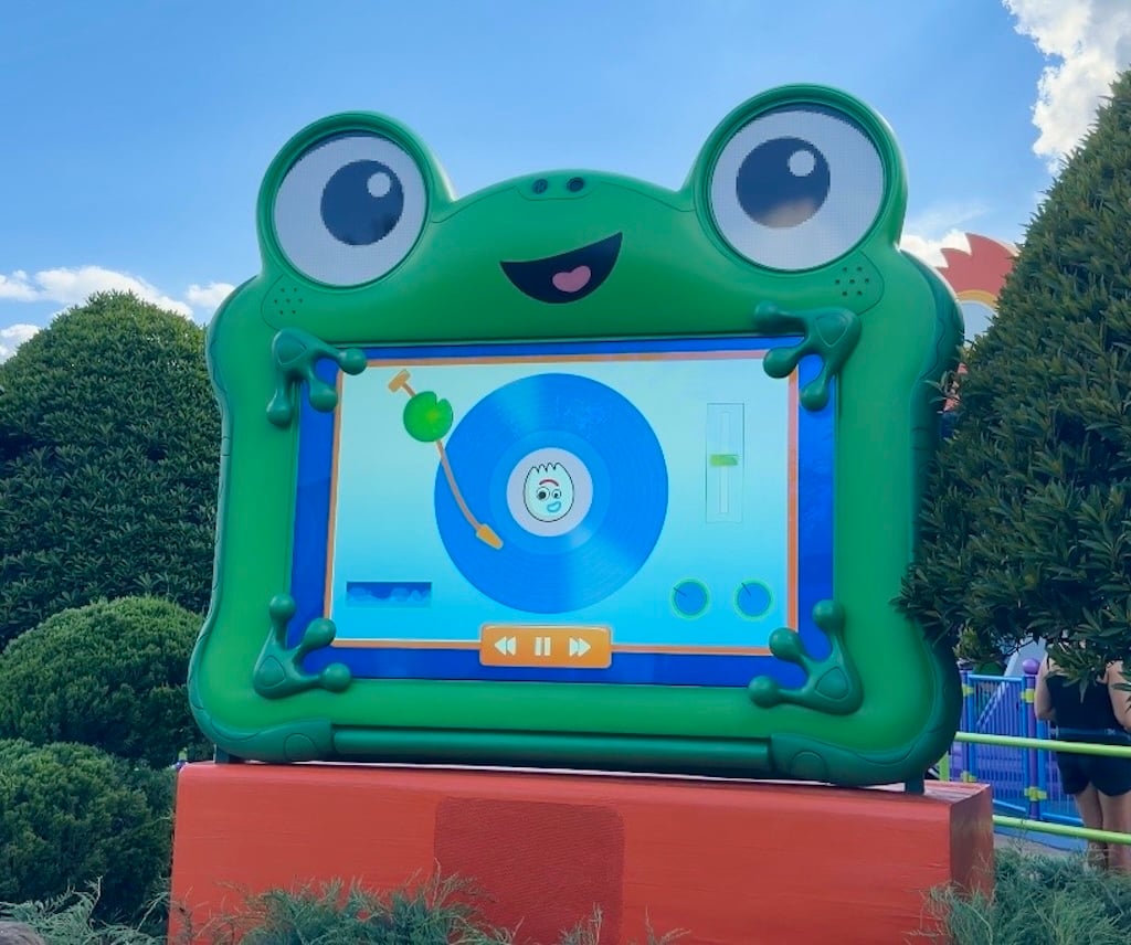 Lilly Pad Jams 4 | WDWINFO.COM Lilypad’s Jams Is Exactly What Toy Story Land Needs More Of Lilly Pad Jams 4