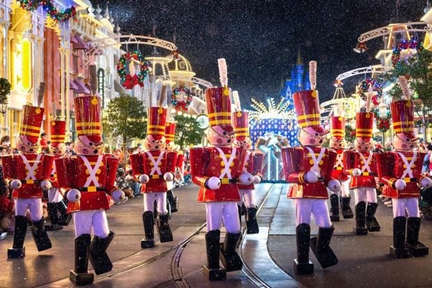 Disney Friends, It’s Time to Get Those Holiday Plans Moving! Mickeys-Very-Merry-Christmas-Party-2024_16