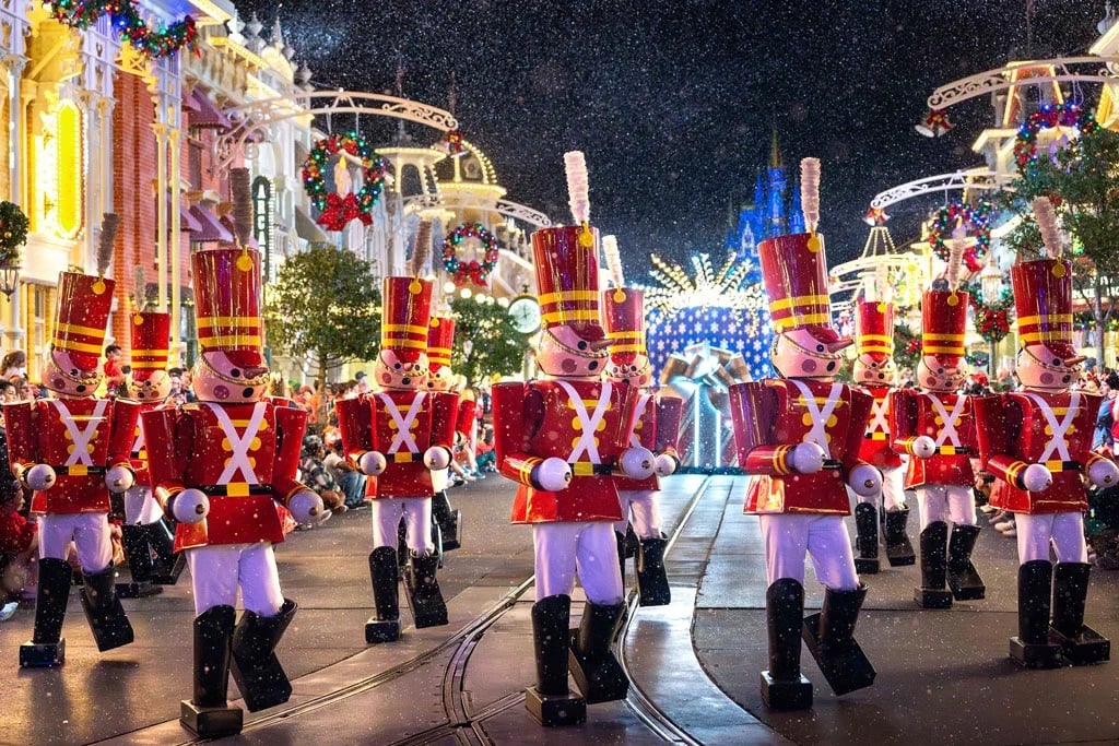 Mickeys-Very-Merry-Christmas-Party-2024_16 | WDWINFO.COM The 5 Best Times to Visit Walt Disney World Mickeys-Very-Merry-Christmas-Party-2024_16
