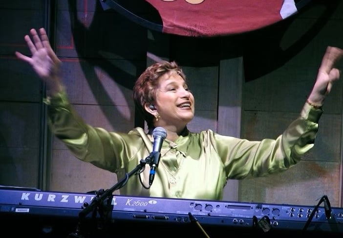 carol_stein_caseys corner_piano 2 2 | WDWINFO.COM Longtime EPCOT Pianist Carol Stein Returns to Disney World at Casey’s Corner carol_stein_caseys corner_piano 2 2