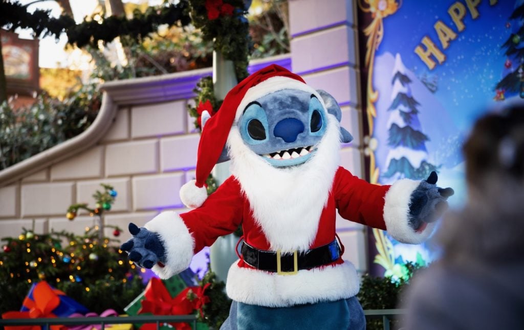 disneyland paris holidays 2026 - 8 | WDWINFO.COM Disneyland Paris Reveals a Spectacular First Christmas for World of Frozen disneyland paris holidays 2026 - 8