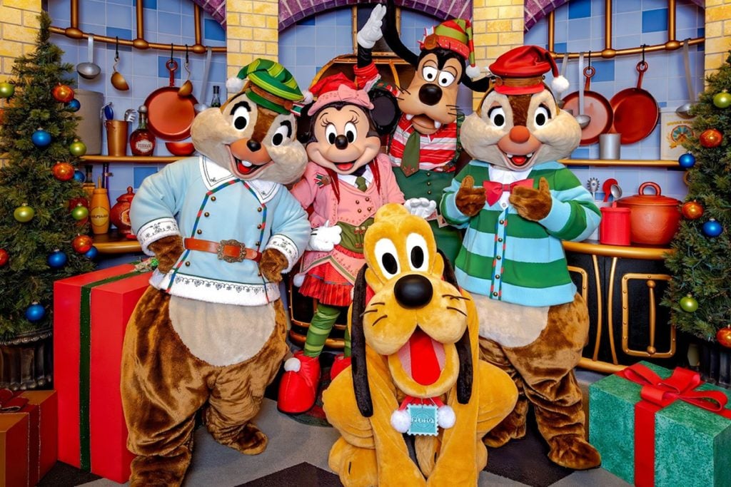 dlr-goofys-kitchen-holidays-2 | WDWINFO.COM 6 Dining Experiences to Enjoy at the Disneyland Resort dlr-goofys-kitchen-holidays-2
