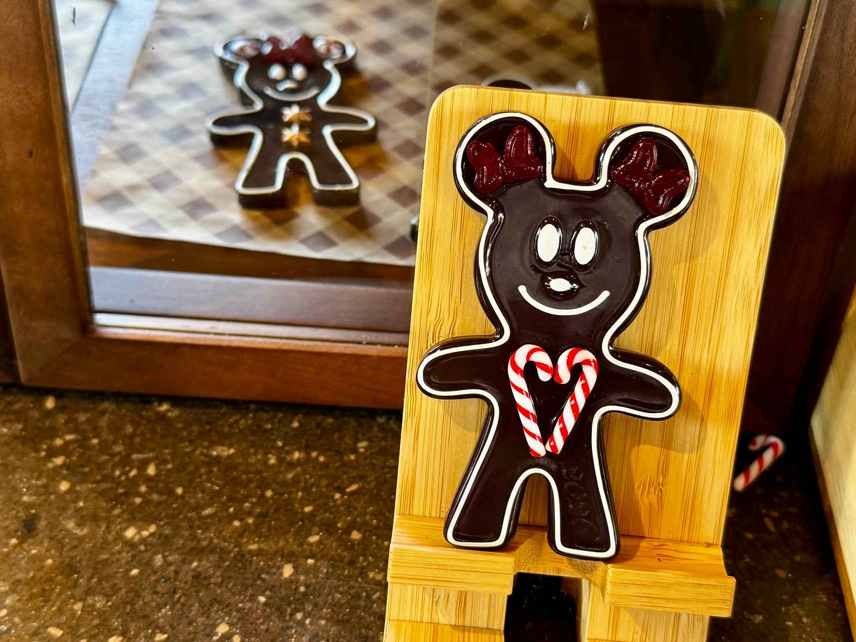 Create Your Own Glass Gingerbread Cookie Ornament at EPCOT glaskunst_cookie glass ornament_germany pavilion_epcot_chloe 5