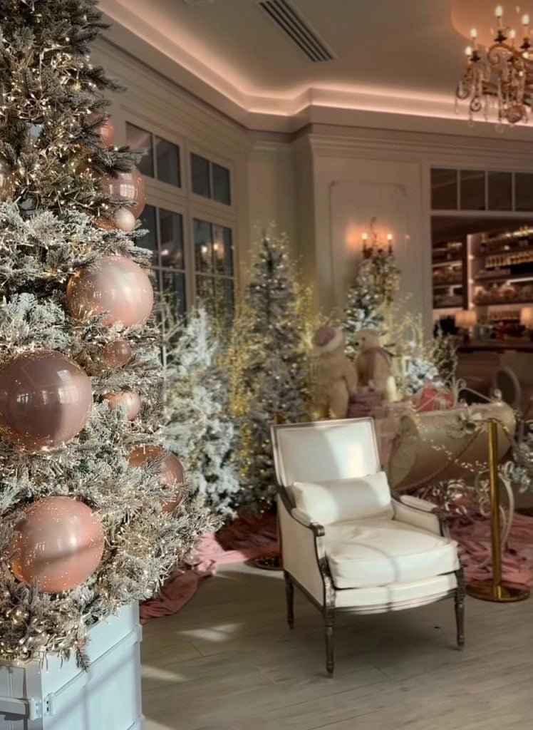 the cake bake shop santa - 2 | WDWINFO.COM Dinner With Santa Returns to Disney’s BoardWalk for 2026 the cake bake shop santa - 2