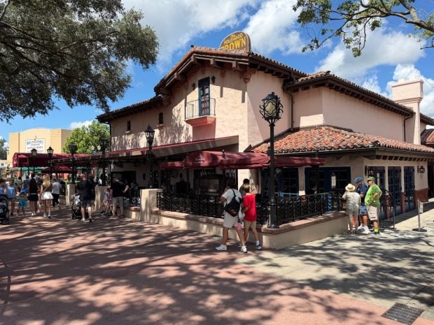 The Hollywood Brown Derby Lounge Is Back & Better Than Ever the hollywood brown derby lounge reopening - 3