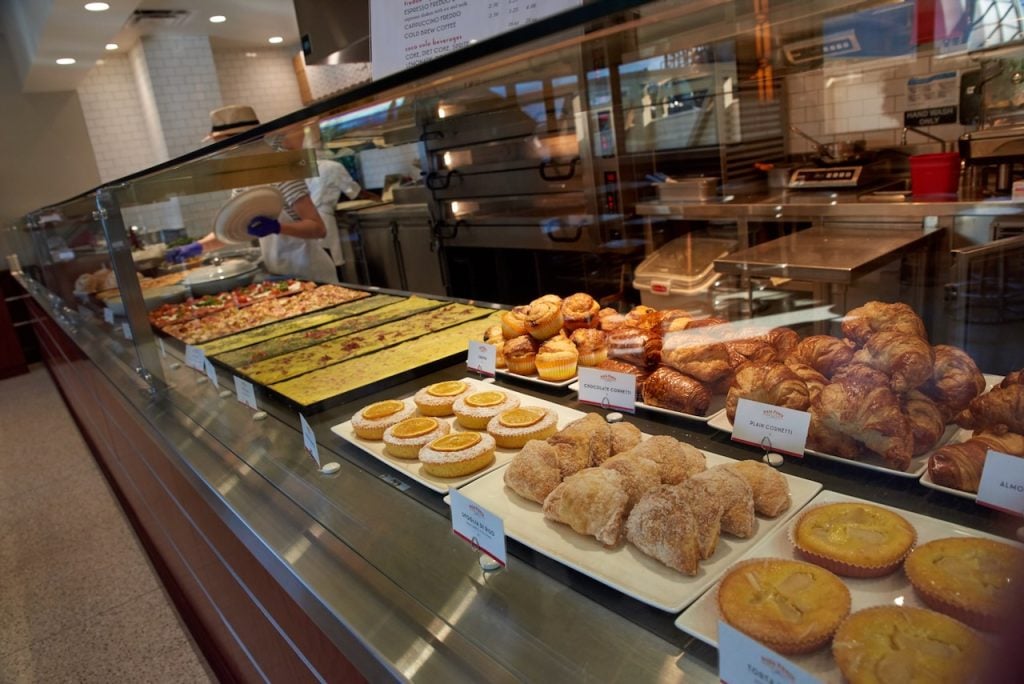 wdw disney springs edison maria enzos pizza ponte - 6 | WDWINFO.COM Did You Know These 4 Disney Springs Restaurants Share One Story? wdw disney springs edison maria enzos pizza ponte - 6