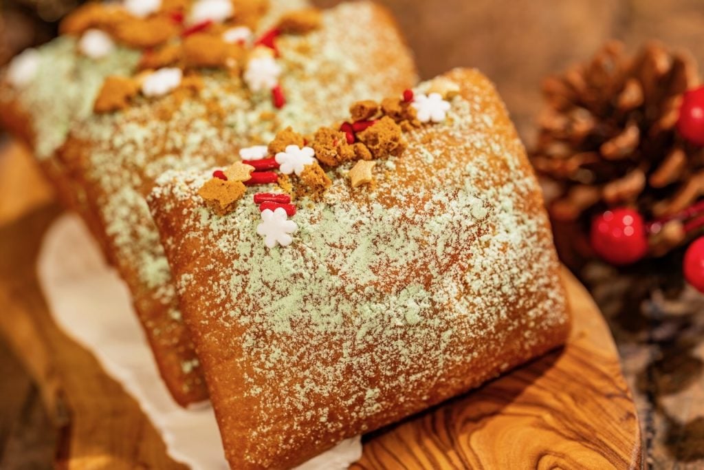 2026-WDW-MVMCP-Foodie-Guide-Beignets | WDWINFO.COM The 2026 Mickey’s Very Merry Christmas Party Foodie Guide is HERE! 2026-WDW-MVMCP-Foodie-Guide-Beignets