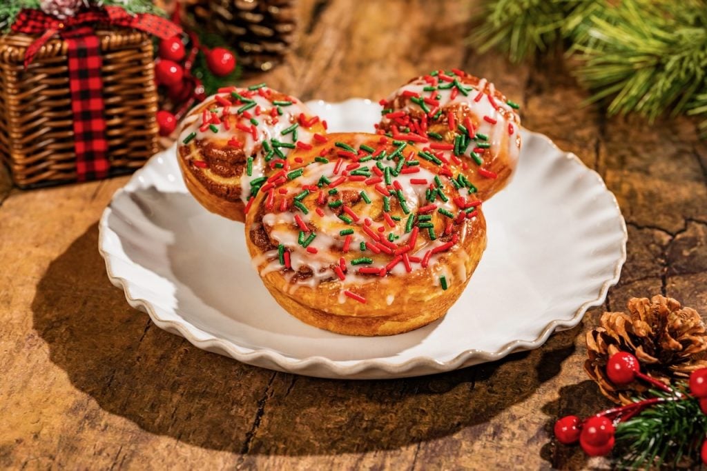 2026-WDW-MVMCP-Foodie-Guide-CinnamonRoll | WDWINFO.COM The 2026 Mickey’s Very Merry Christmas Party Foodie Guide is HERE! 2026-WDW-MVMCP-Foodie-Guide-CinnamonRoll