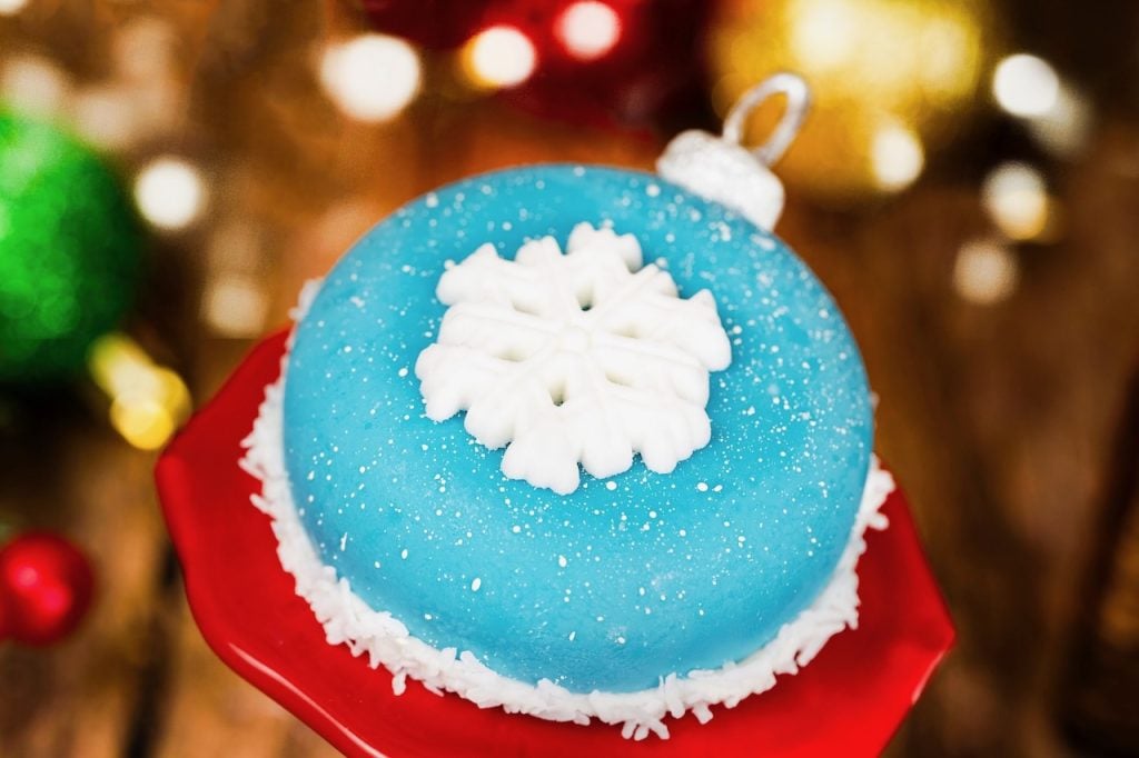 2026-WDW-MVMCP-Foodie-Guide-SnowflakeOrnament | WDWINFO.COM The 2026 Mickey’s Very Merry Christmas Party Foodie Guide is HERE! 2026-WDW-MVMCP-Foodie-Guide-SnowflakeOrnament