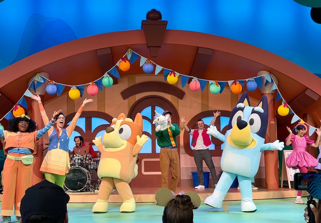 Bluey-Disneyland-1 | WDWINFO.COM Did Disney Sabotage Bluey at Walt Disney World? Bluey-Disneyland-1