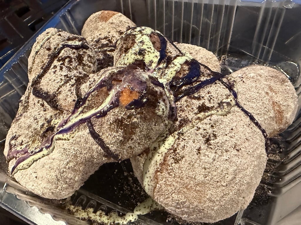 Ghoulish Beignets | WDWINFO.COM Haunted Mansion Beignets Return to Port Orleans French Quarter Ghoulish Beignets