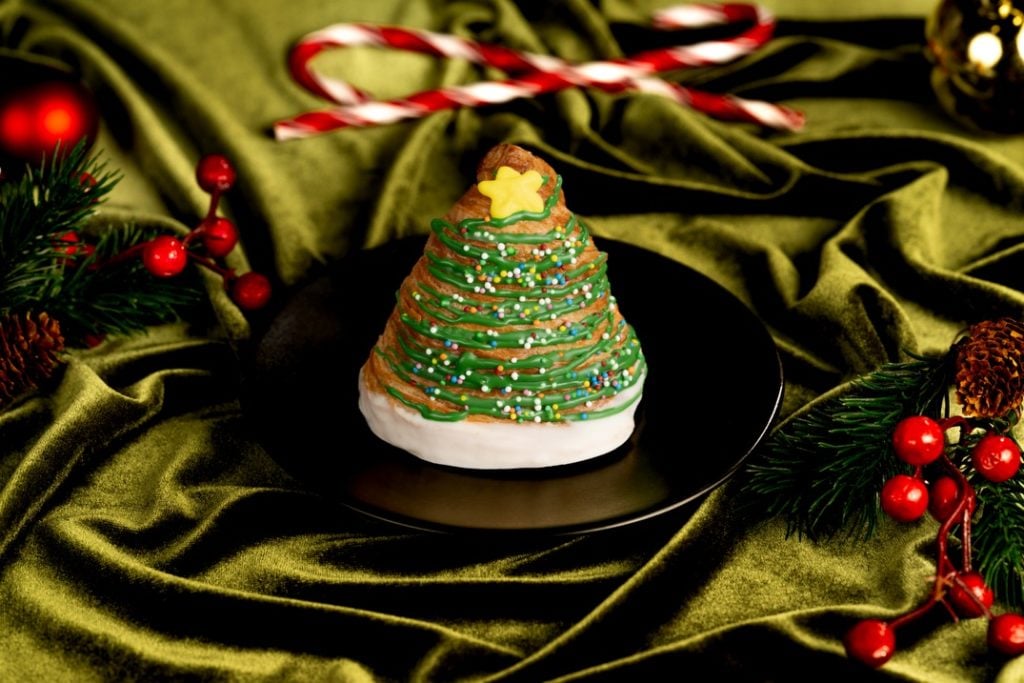 Holiday 2026 WDW Foodie Guide 23 | WDWINFO.COM NEW Christmas Treats: Disney World Holiday Foodie Guide 2026 Holiday 2026 WDW Foodie Guide 23