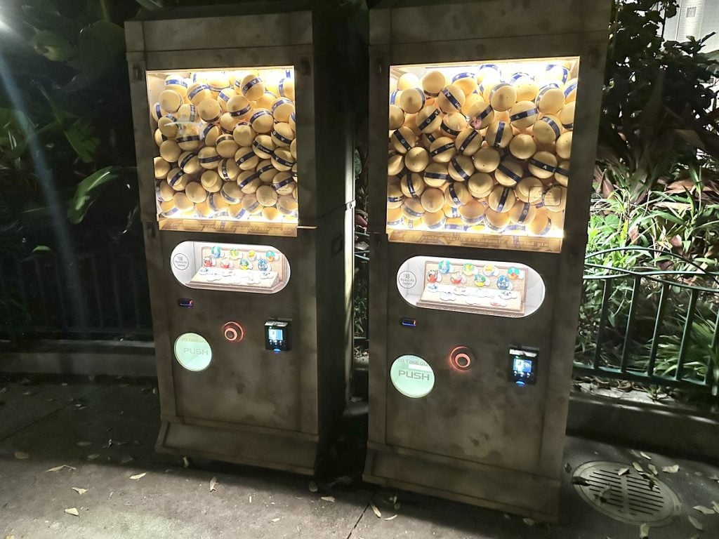IMG_3896 | WDWINFO.COM New Mystery Pin Vending Machines Launch at Disneyland Resort IMG_3896 Mystery Pin Vending Machines
