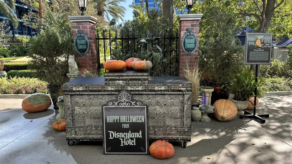 IMG_7086 | WDWINFO.COM Pumpkin Carving Magic at Disneyland Hotel This Halloween IMG_7086 Pumpkin Carving