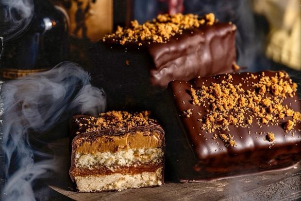 NEW Cookie Butter Shadowcake Arrives at Gideon’s Bakehouse This Weekend gideons-bakehouse-weekend-special-header