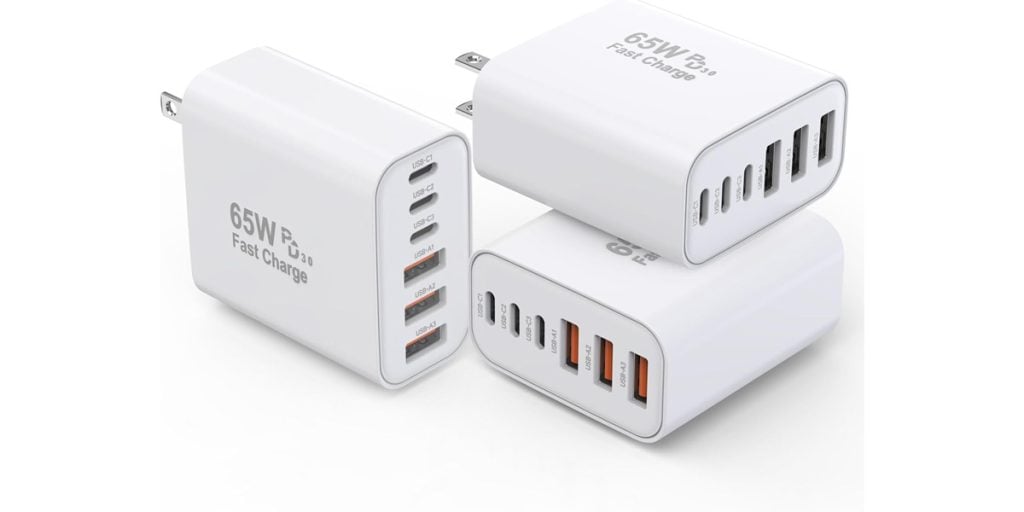 must-pack-disney-trip-necessities-usb-wall-charger-jackie | WDWINFO.COM 10 Travel Essentials I Never Leave Home Without for Disney Trips must-pack-disney-trip-necessities-usb-wall-charger-jackie