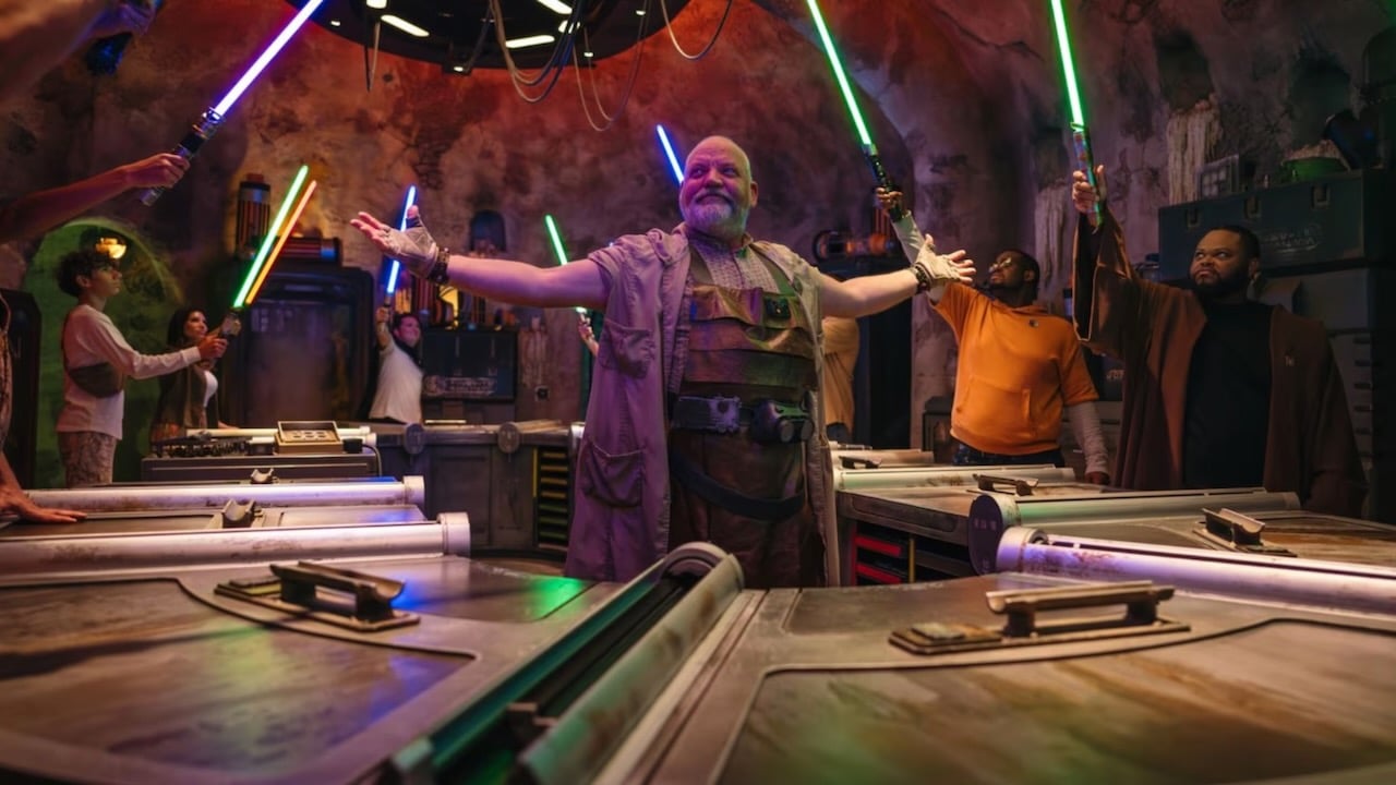 Design For Deflection Savi’s Workshop Lightsabers Get NEW Effects and Hilt Design