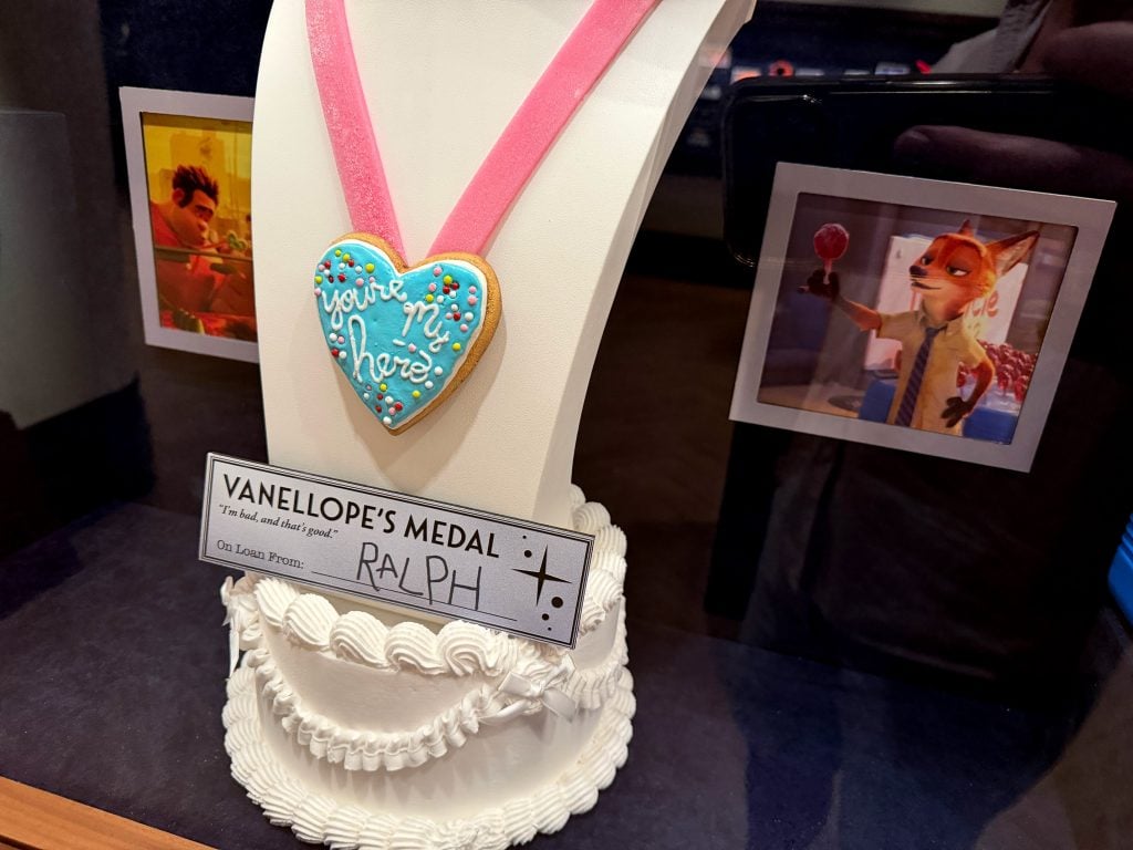 vanellopesmedal | WDWINFO.COM Did You See These Easter Eggs in the Magic of Animation Building? vanellopesmedal